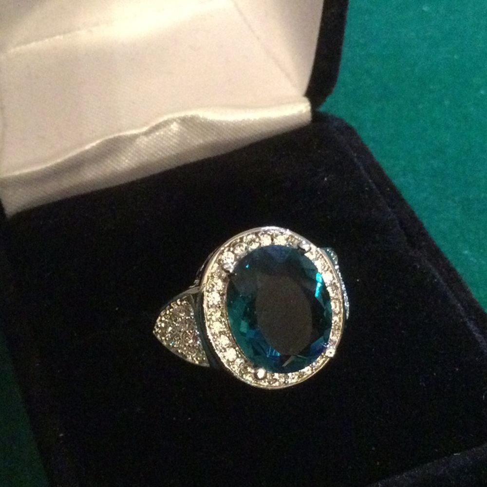 Elegant London Blue Topaz Ring - Picture 9 of 11